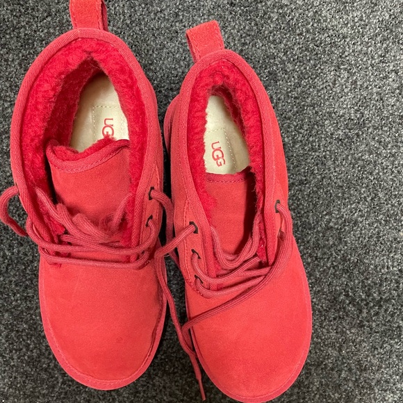 Authentic pre loved UGG brand Women's Neumel Red Chukka Soft Ankle Boots Shoes - Picture 1 of 6